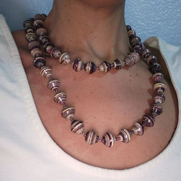 Jewelry - Marbled bead necklace from Uganda